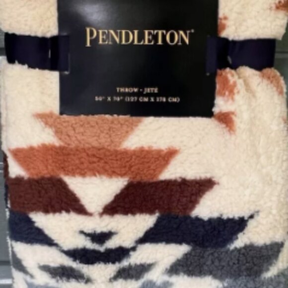 new Pendleton  Peak Canyon Sherpa Throw Blanket - 50x70” Ivory Multicolor (252) - Picture 4 of 5